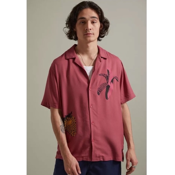 UO Pop Art Graphic Camp Collar Shirt - Picture 1 of 4